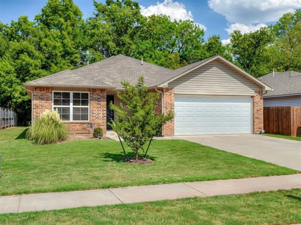 827 Highgarden Circle, Noble, OK 73068
