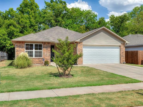 827 Highgarden Circle, Noble, OK 73068