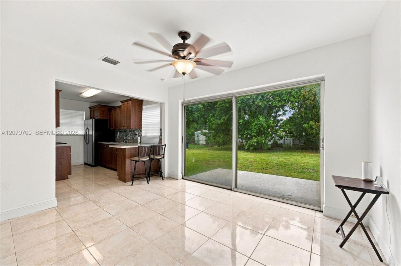 2135 NW 129th St , Miami, FL 33167 Photo