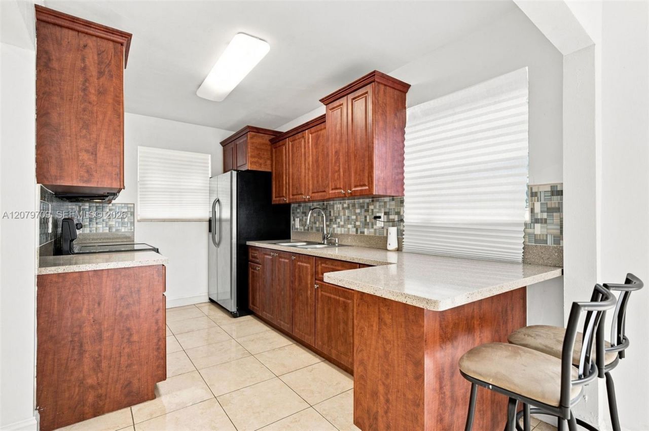 2135 NW 129th St , Miami, FL 33167 Photo