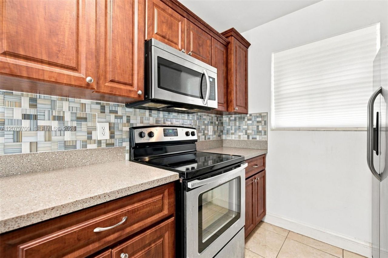 2135 NW 129th St , Miami, FL 33167 Photo