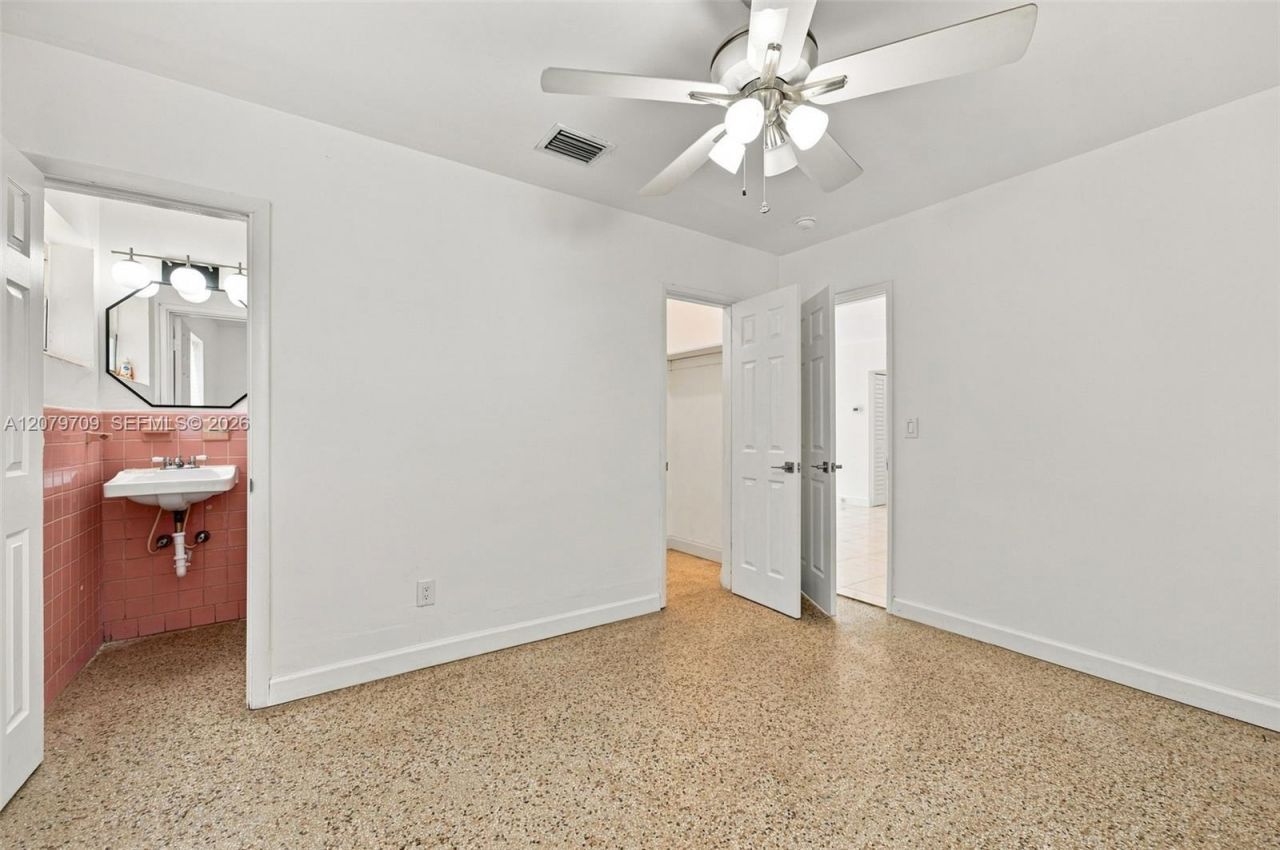 2135 NW 129th St , Miami, FL 33167 Photo