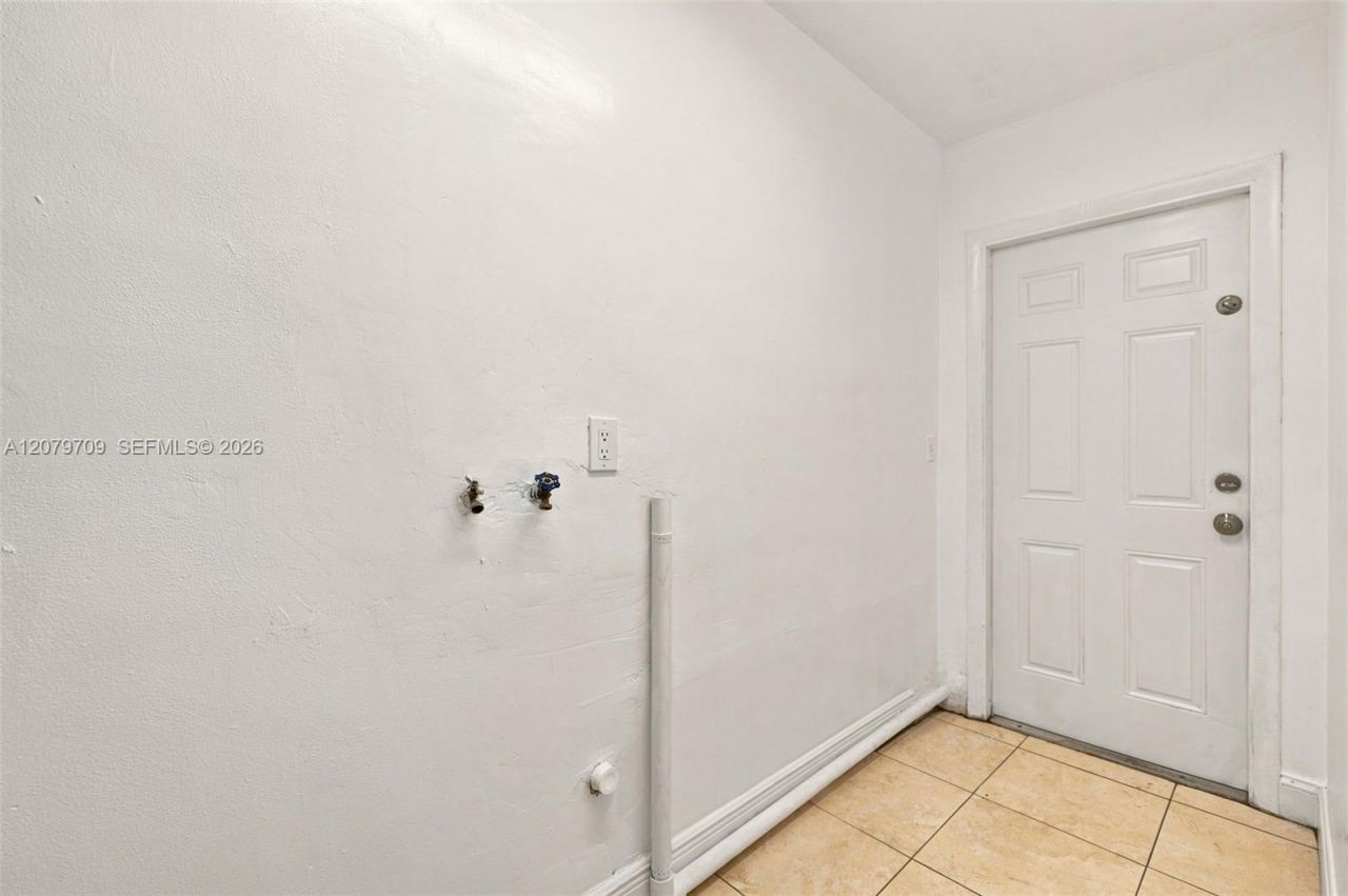 2135 NW 129th St , Miami, FL 33167 Photo