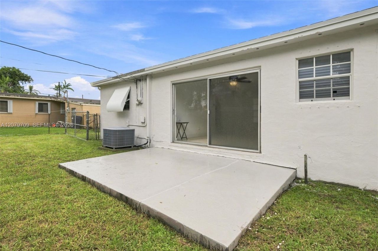 2135 NW 129th St , Miami, FL 33167 Photo