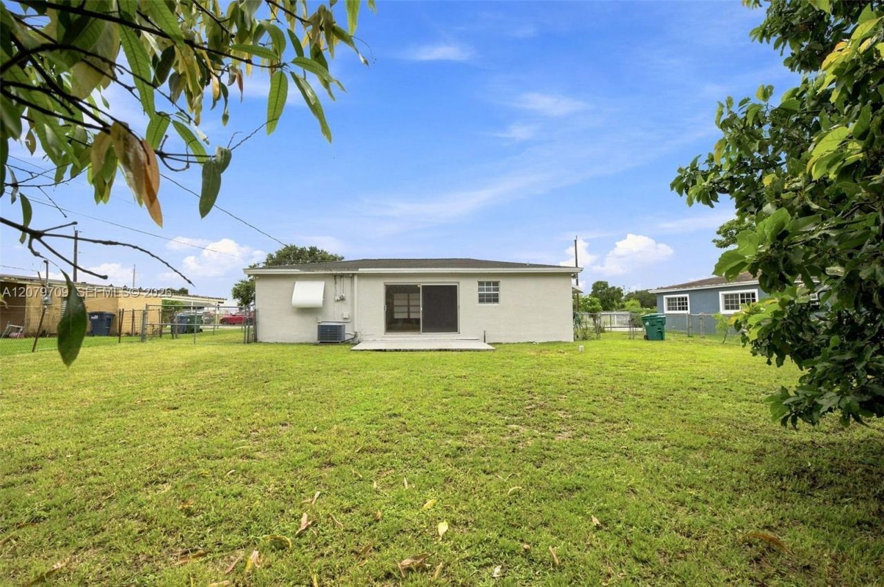 2135 NW 129th St , Miami, FL 33167 Photo