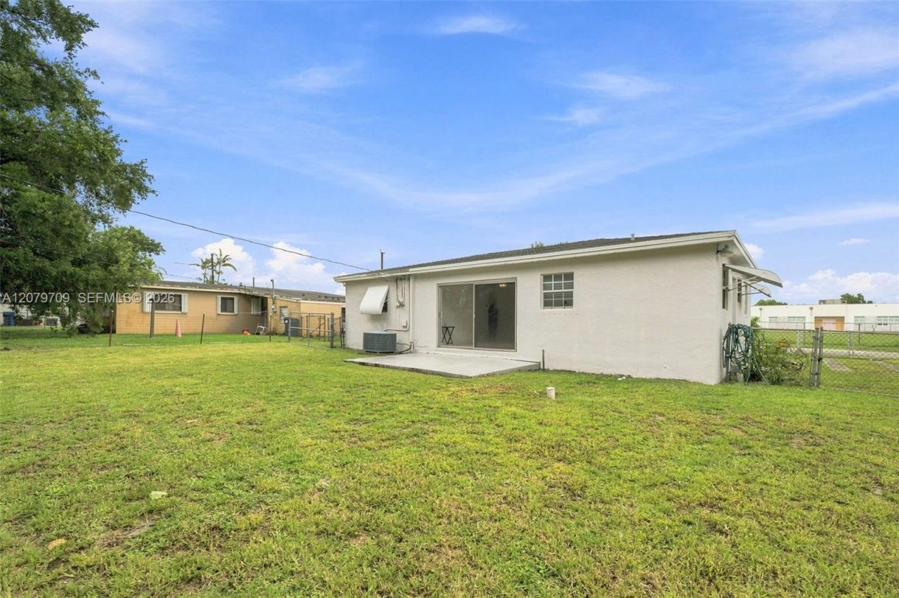 2135 NW 129th St , Miami, FL 33167 Photo