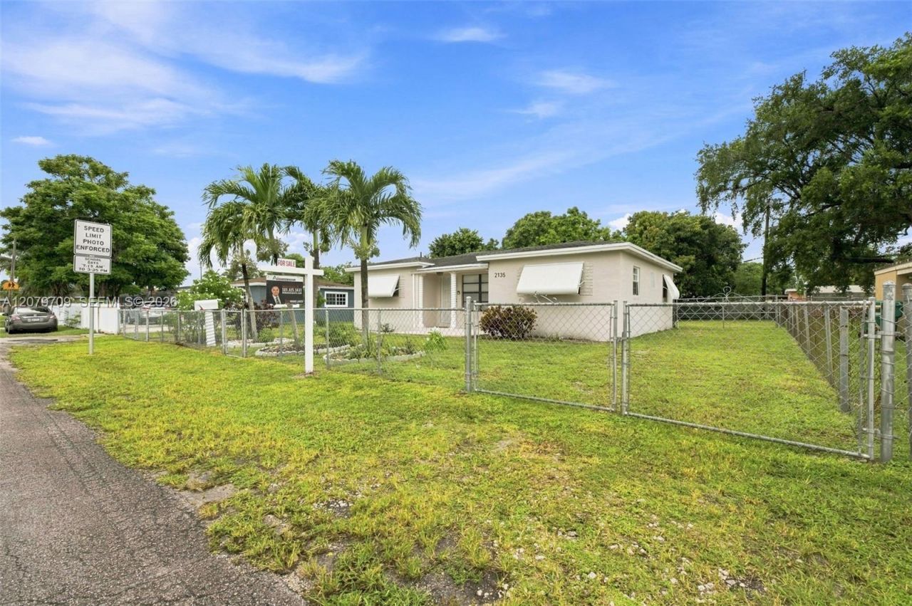 2135 NW 129th St , Miami, FL 33167 Photo