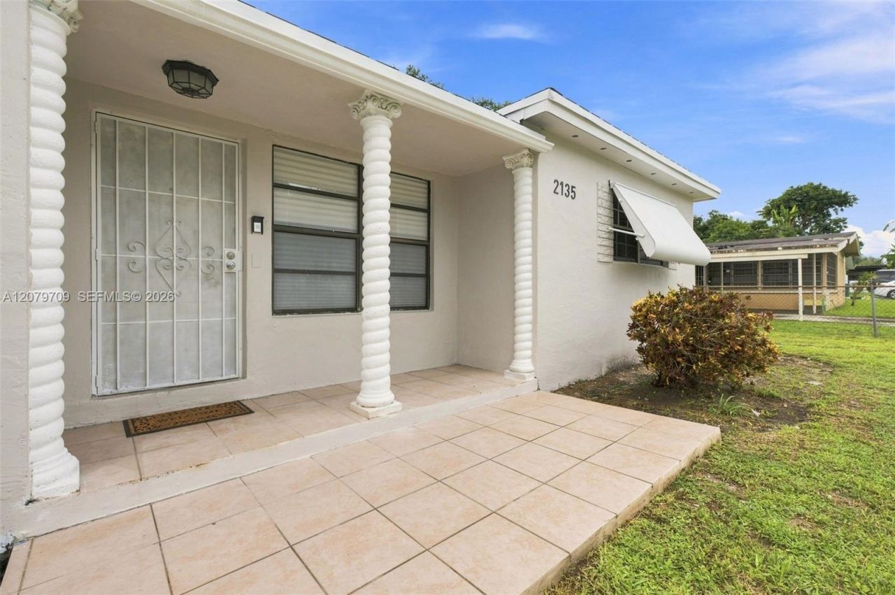2135 NW 129th St , Miami, FL 33167 Photo