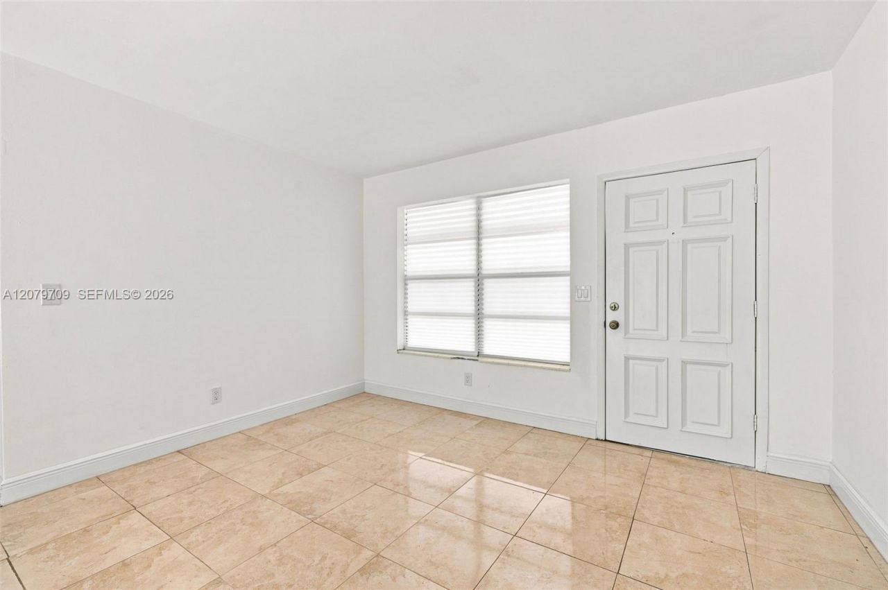 2135 NW 129th St , Miami, FL 33167 Photo