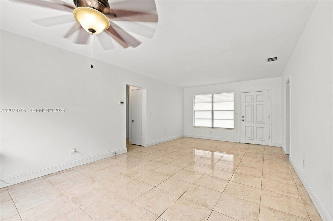 2135 NW 129th St , Miami, FL 33167 Photo
