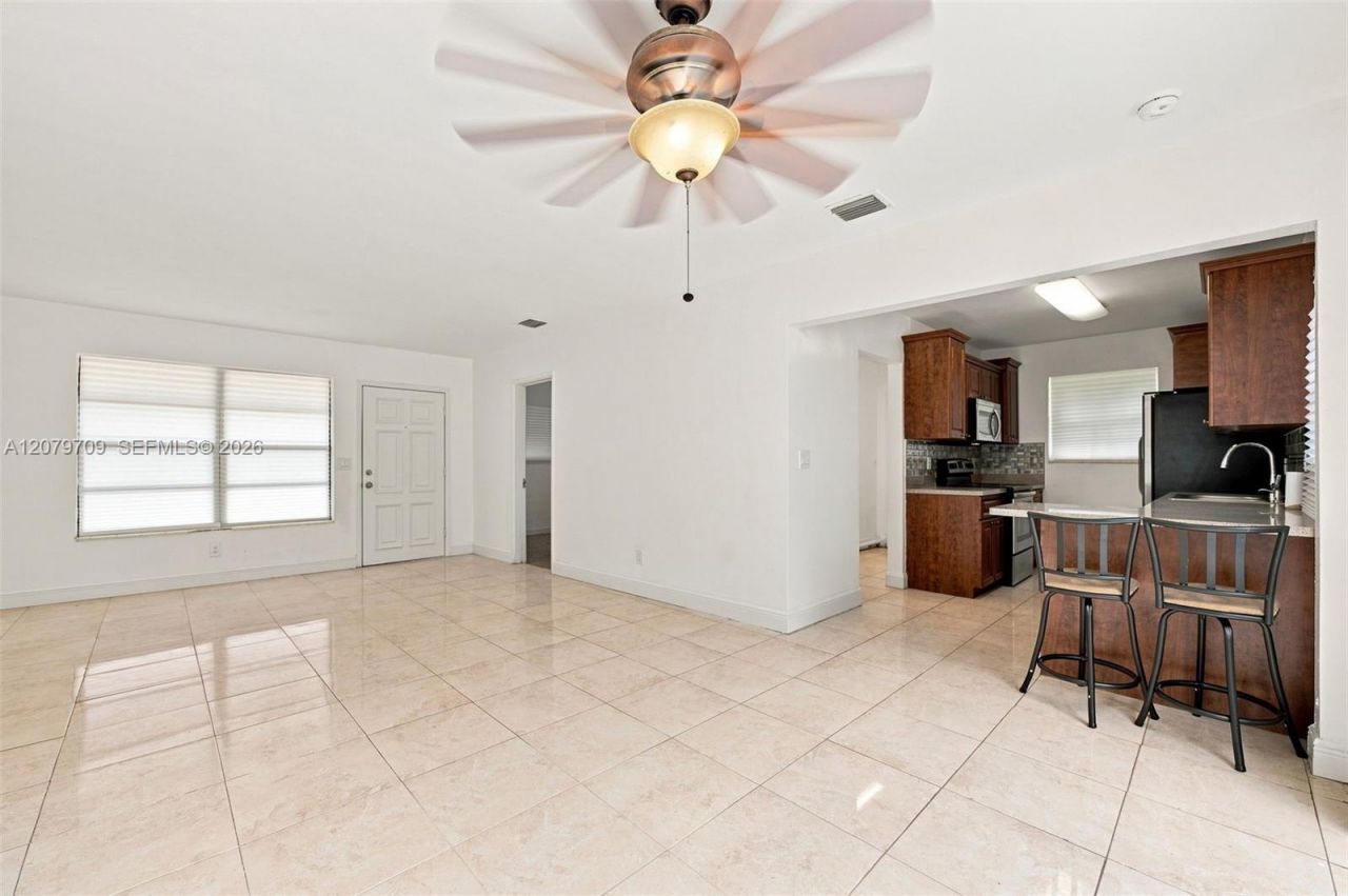 2135 NW 129th St , Miami, FL 33167 Photo