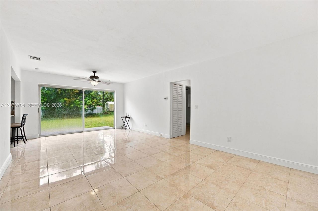 2135 NW 129th St , Miami, FL 33167 Photo