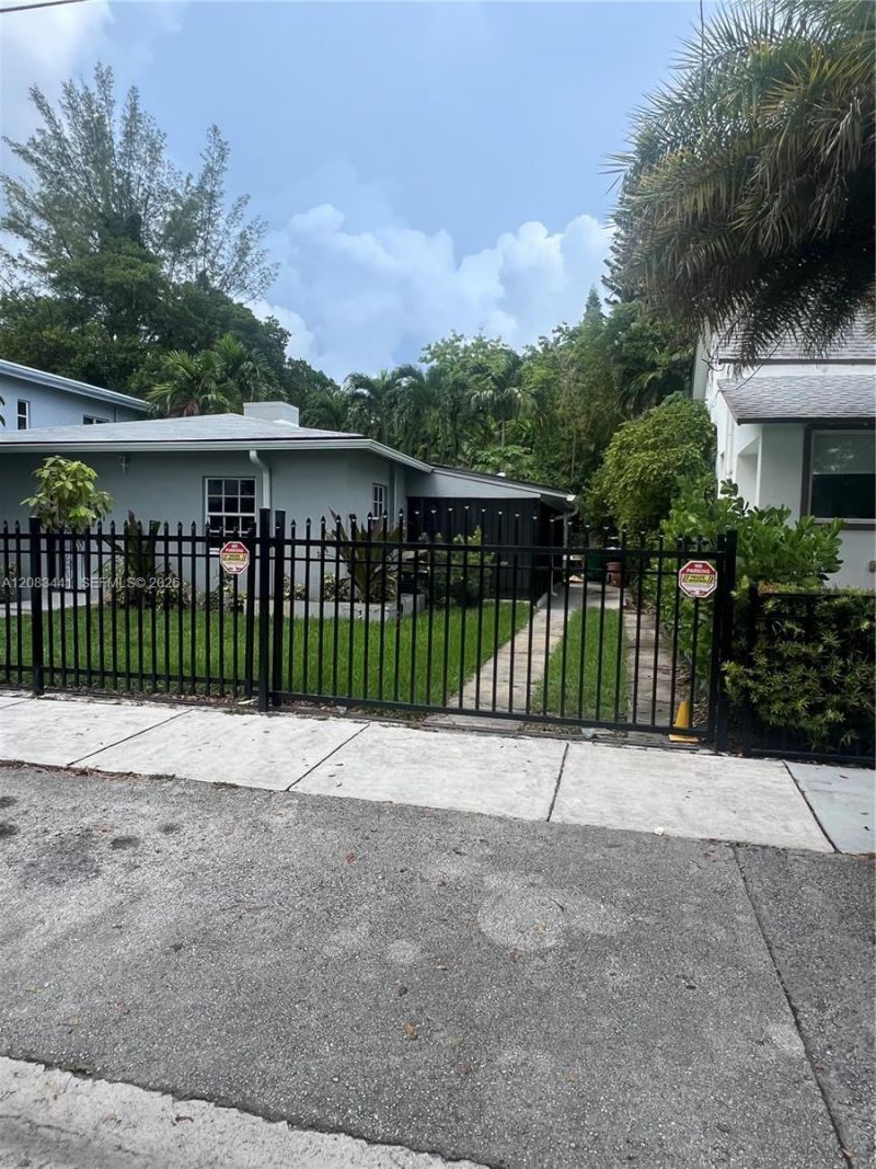 445-47 NE 69th St #b, Miami, FL 33138 Photo