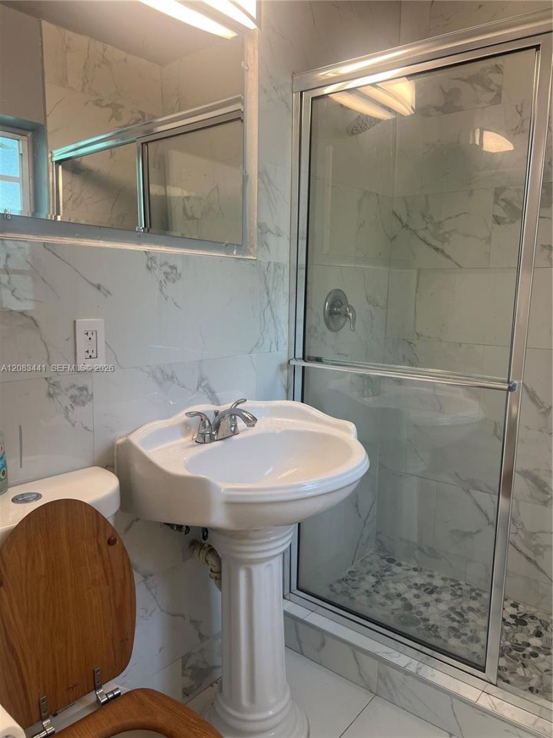 445-47 NE 69th St #b, Miami, FL 33138 Photo