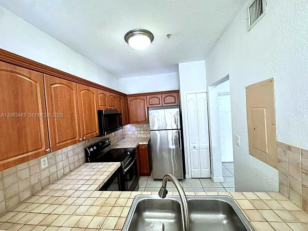 7080 NW 177th St, Unit 107-13, Hialeah, FL 33015 Photo