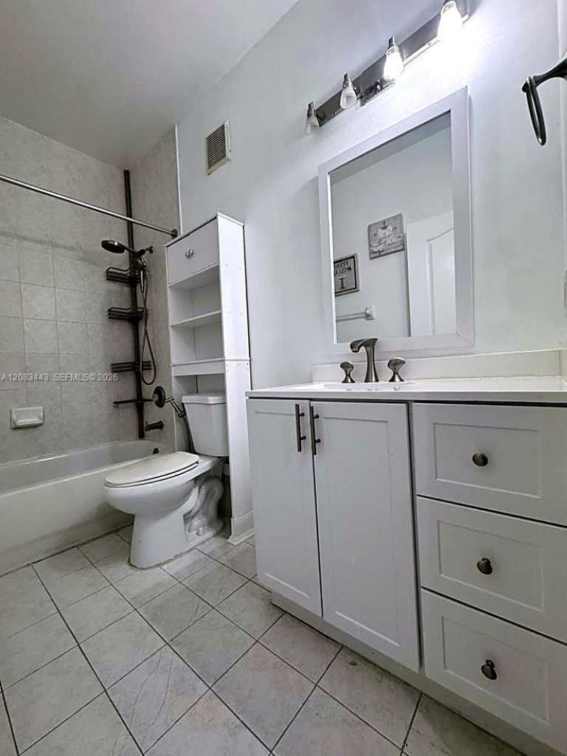 7080 NW 177th St, Unit 107-13, Hialeah, FL 33015 Photo