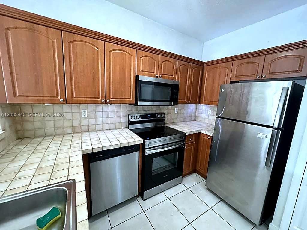 7080 NW 177th St, Unit 107-13, Hialeah, FL 33015 Photo