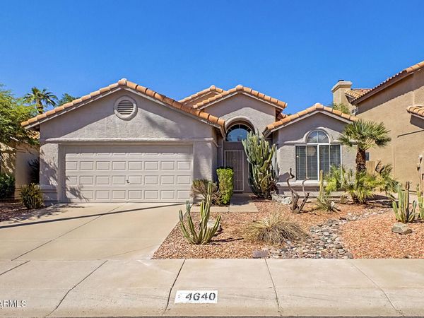 4640 E MICHELLE Drive, Phoenix, AZ 85032