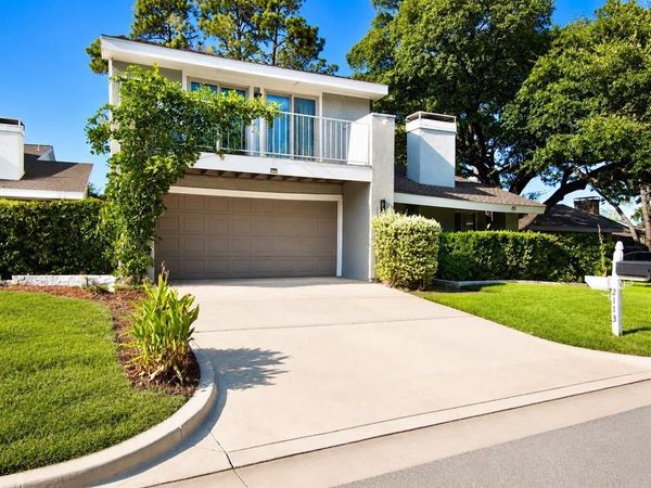 2113 Oakwood Lane , Arlington, TX 76012
