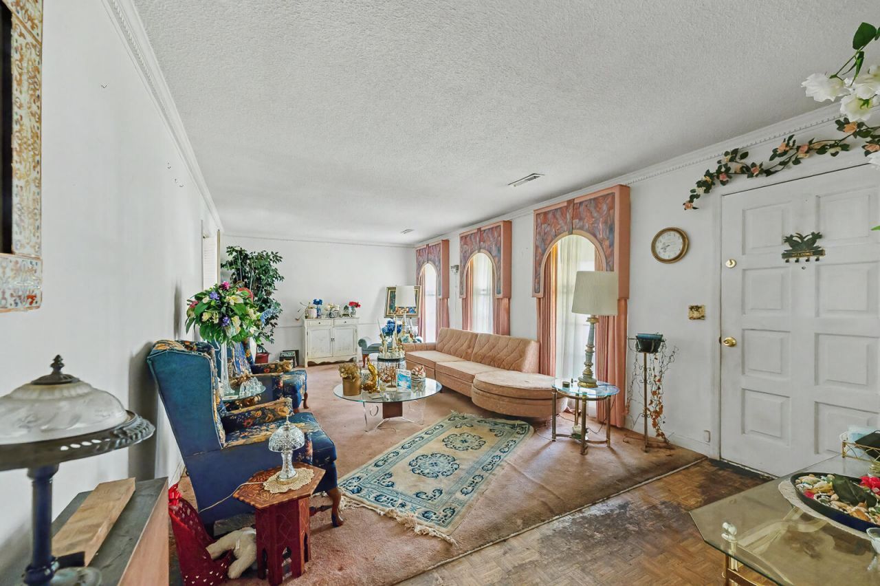 8318 Bordeaux Court Photo 3