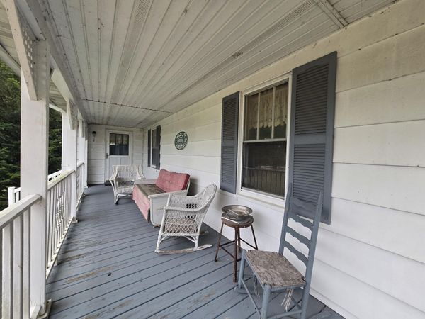 30321 W Jefferson Avenue, Gibraltar, MI 48173