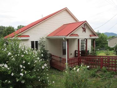 307 Cardinal Court, Irvine, KY 40336