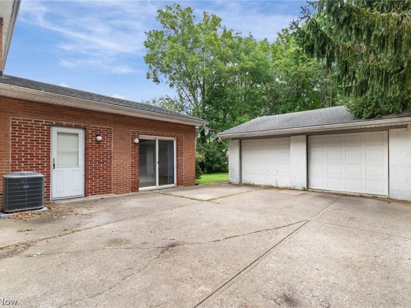 2337 38th Street NW, Canton, OH 44709 Photo 4