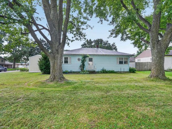 115 W Clark Street, Readlyn, IA 50668
