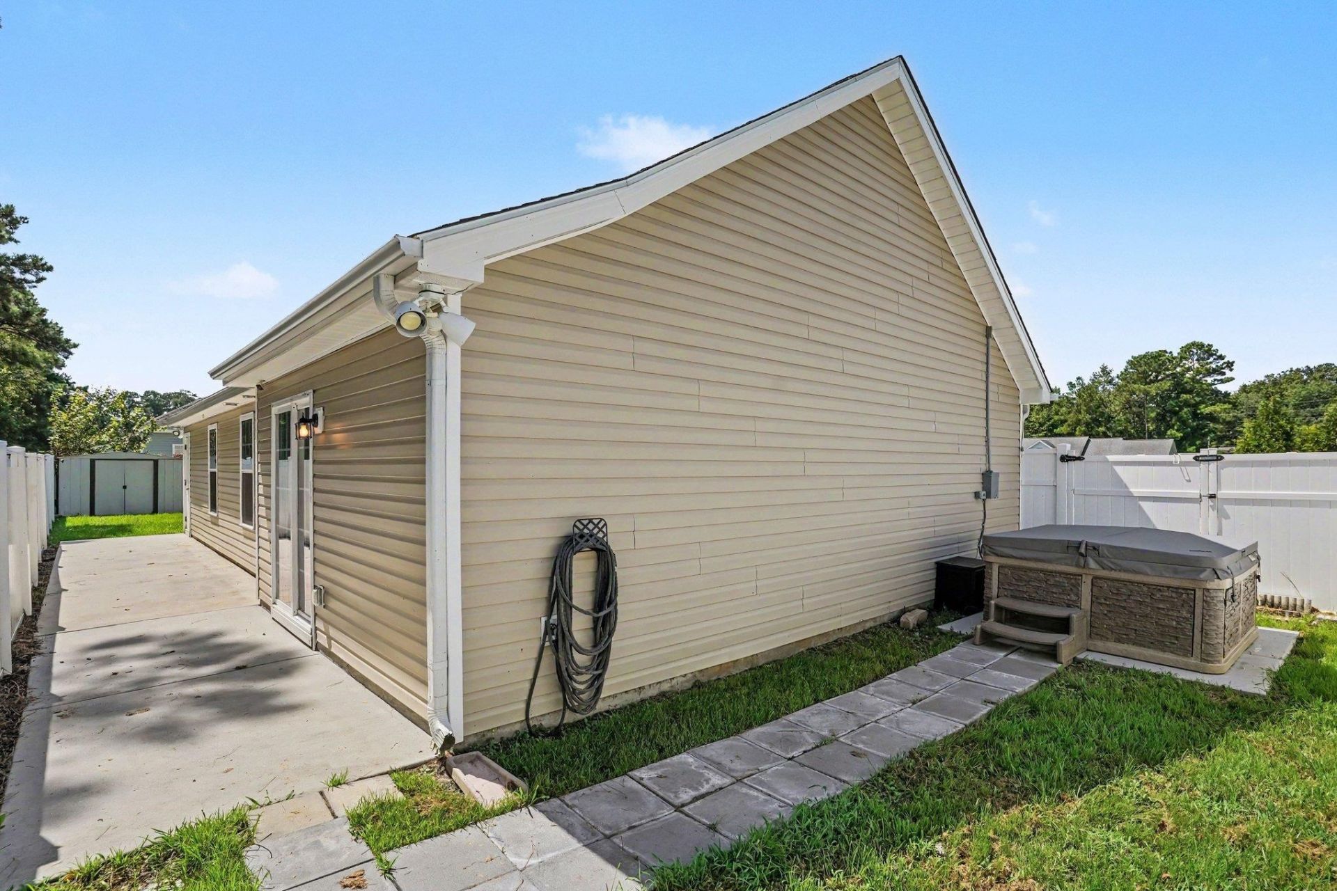 201 Holden Dr. Photo 29