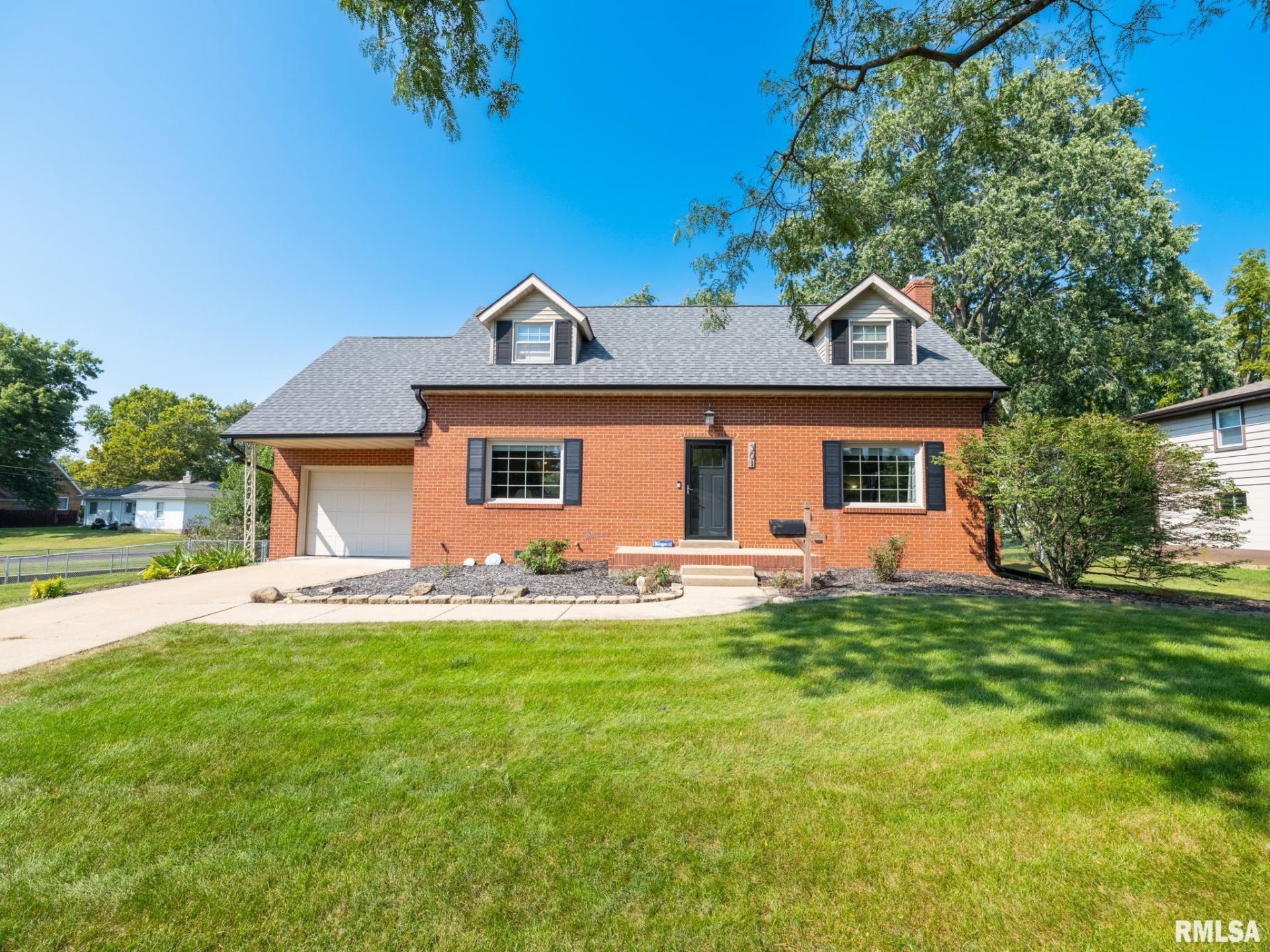 301 E Fernwood Street, Morton, IL 61550 Main Photo