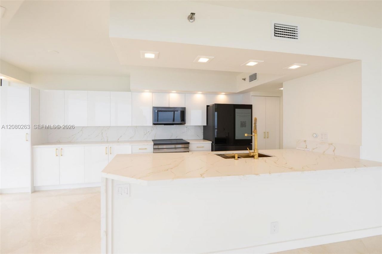 16425 Collins Ave , Unit 2311, Sunny Isles Beach, FL 33160 Photo
