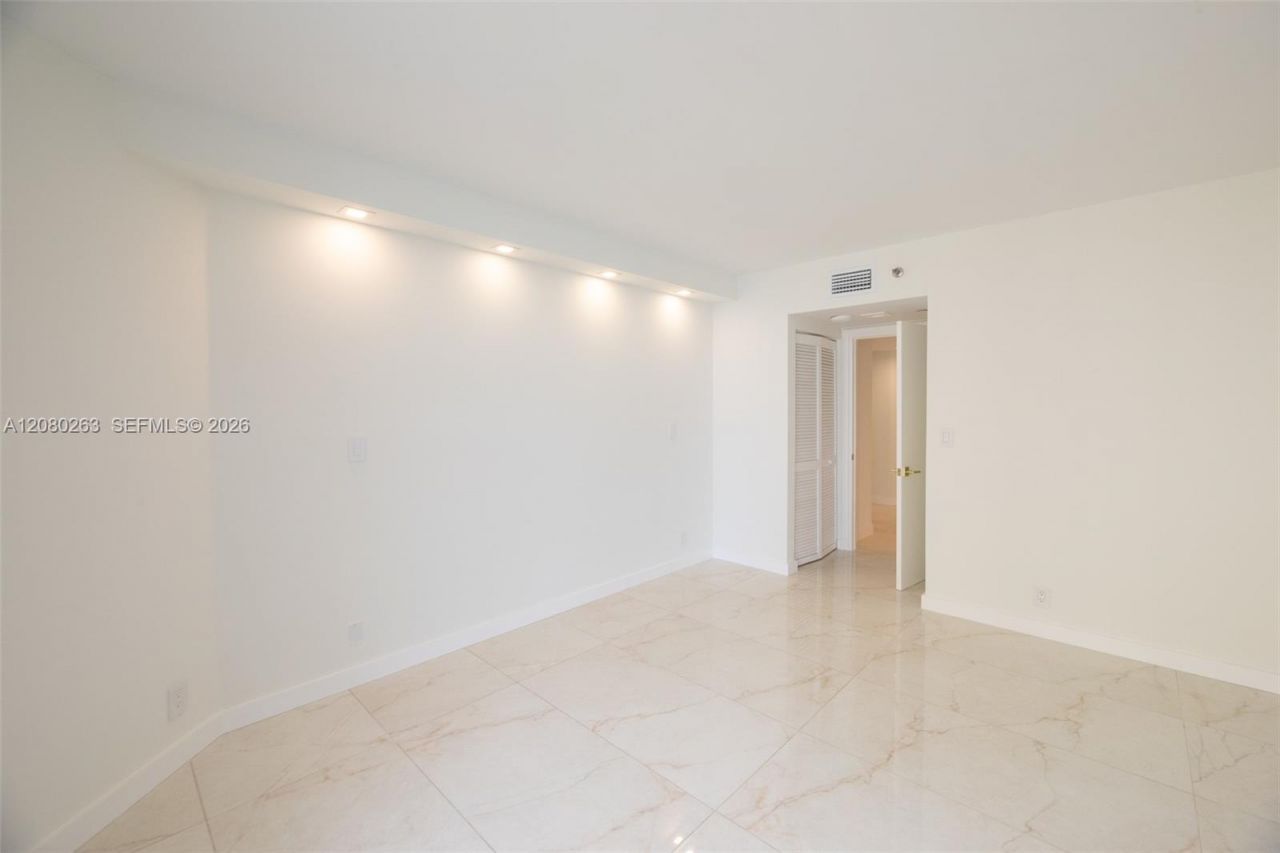 16425 Collins Ave , Unit 2311, Sunny Isles Beach, FL 33160 Photo