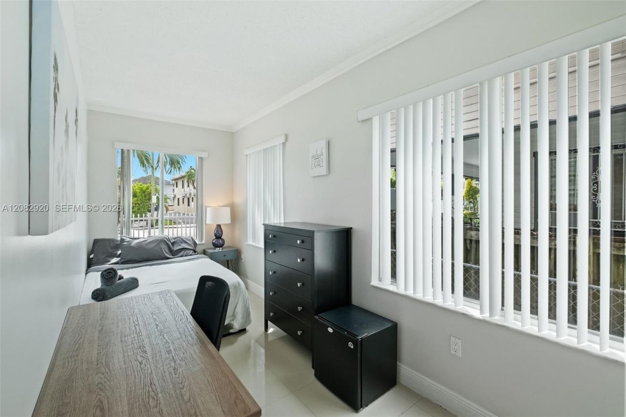1459 NW 2nd St , Miami, FL 33125 Photo