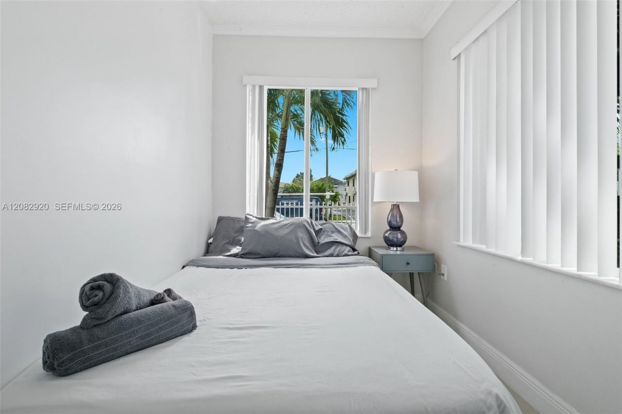 1459 NW 2nd St , Miami, FL 33125 Photo