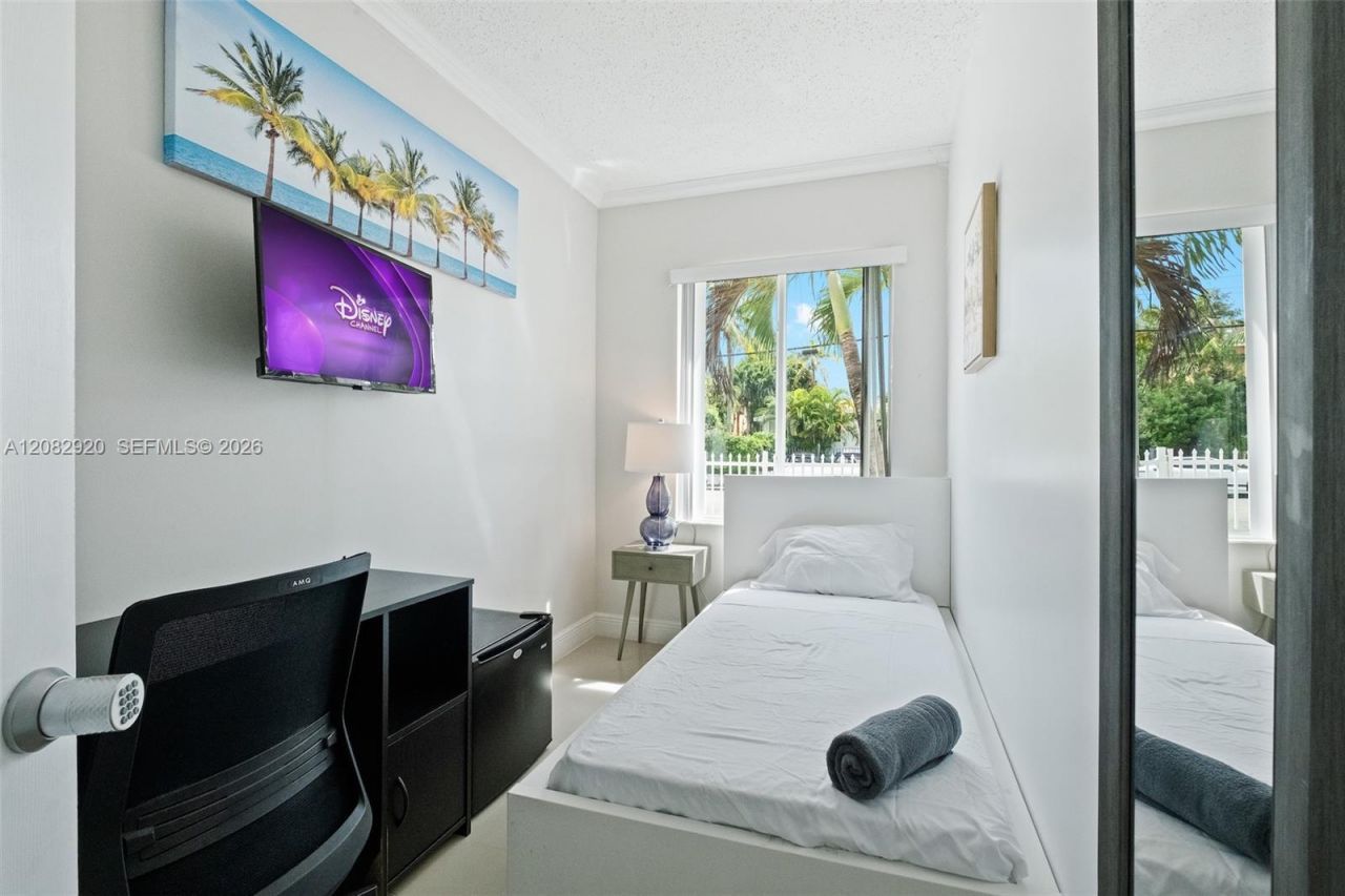 1459 NW 2nd St , Miami, FL 33125 Photo