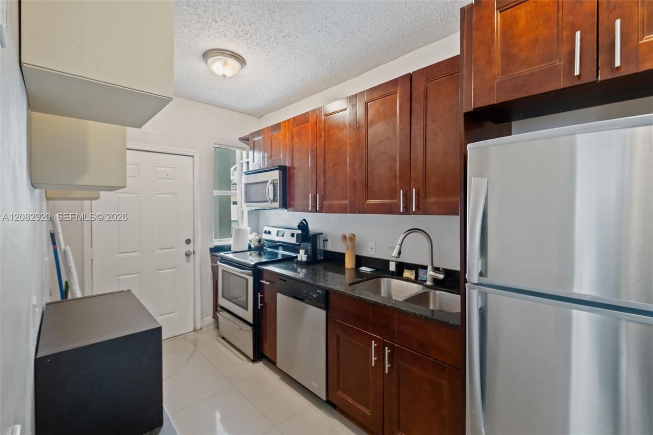 1459 NW 2nd St , Miami, FL 33125 Photo