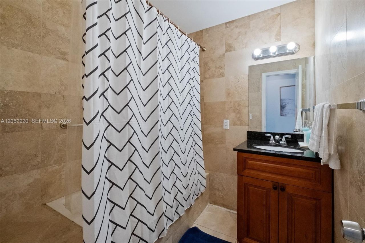 1459 NW 2nd St , Miami, FL 33125 Photo
