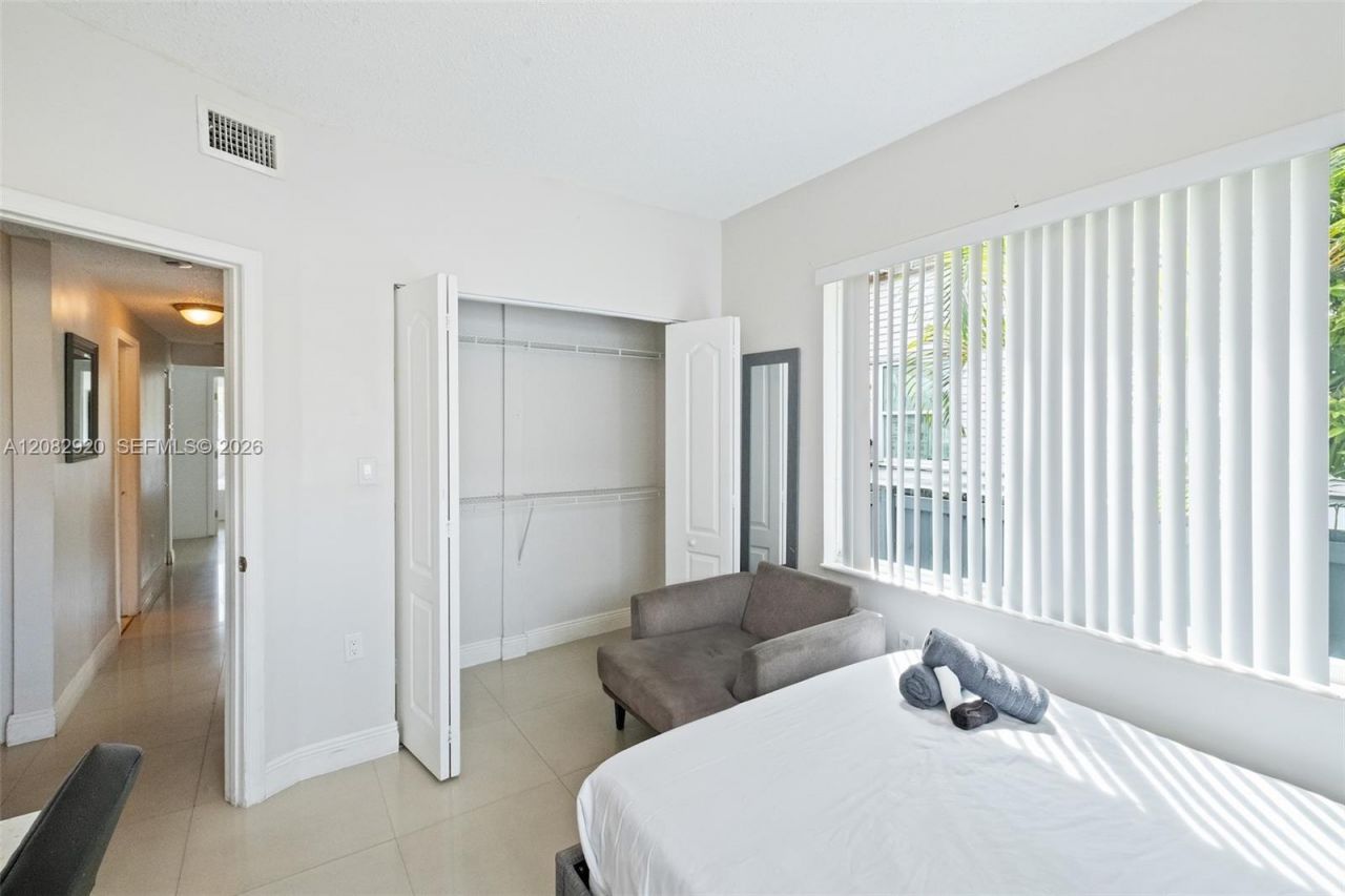 1459 NW 2nd St , Miami, FL 33125 Photo