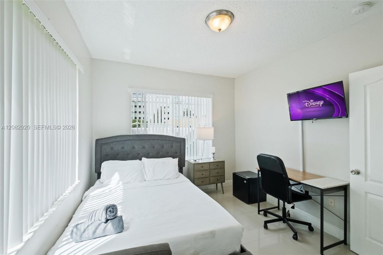 1459 NW 2nd St , Miami, FL 33125 Photo