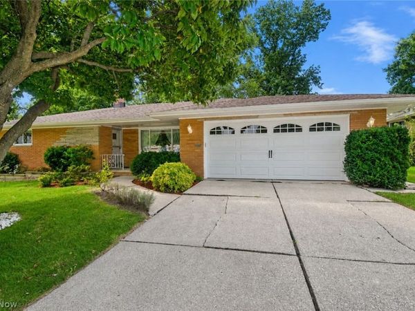 1634 Parkview Drive , Seven Hills, OH 44131