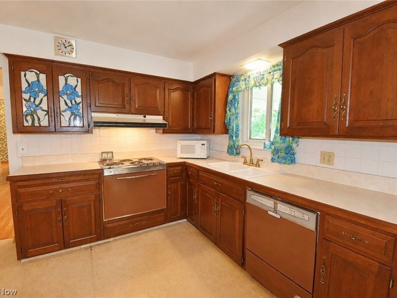 1634 Parkview Drive, Seven Hills, OH 44131 Photo 10