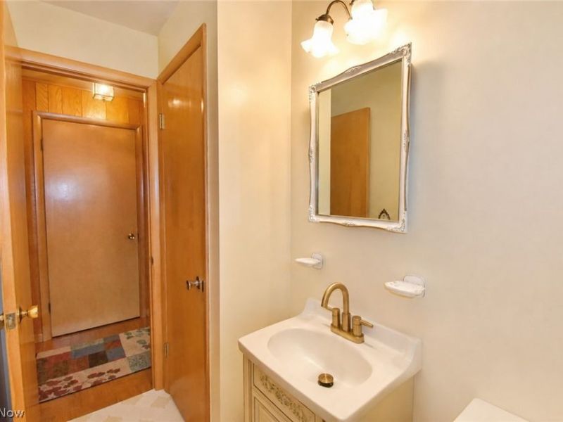 1634 Parkview Drive, Seven Hills, OH 44131 Photo 22