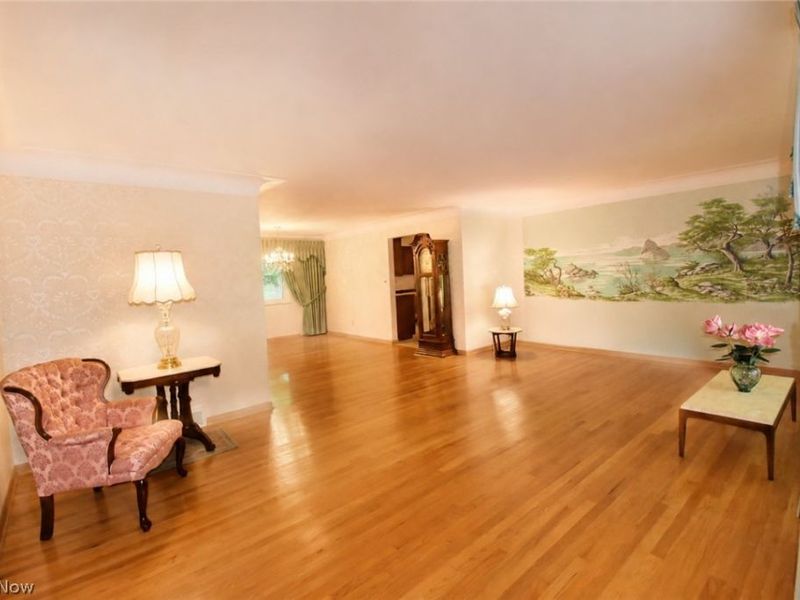 1634 Parkview Drive, Seven Hills, OH 44131 Photo 4