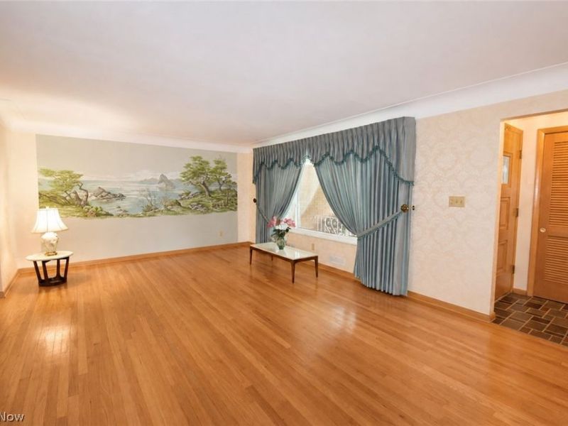 1634 Parkview Drive, Seven Hills, OH 44131 Photo 5