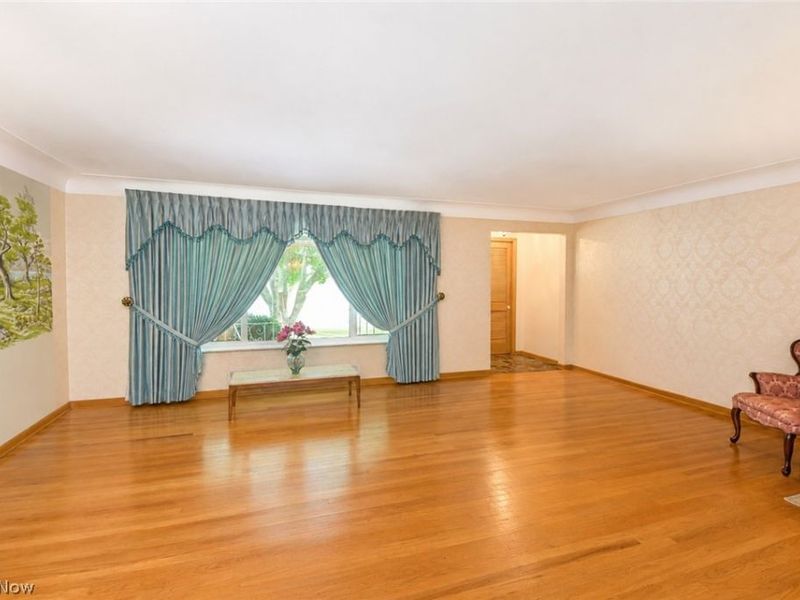 1634 Parkview Drive, Seven Hills, OH 44131 Photo 6