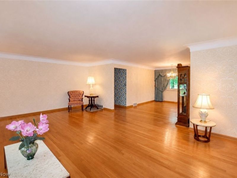 1634 Parkview Drive, Seven Hills, OH 44131 Photo 7