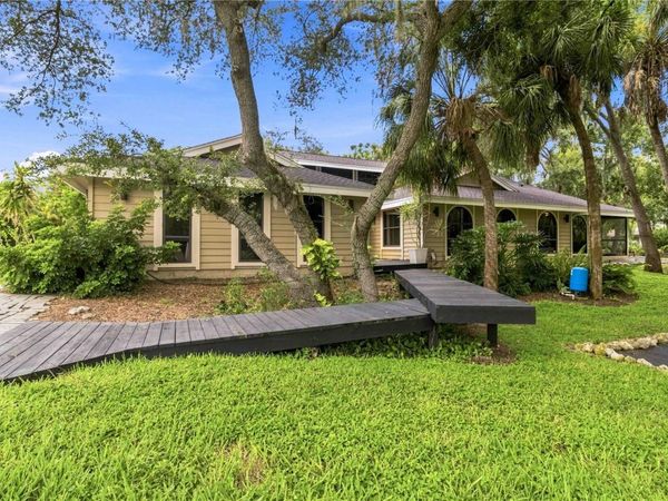 902 DRAKESWOOD COURT , SARASOTA, FL 34232
