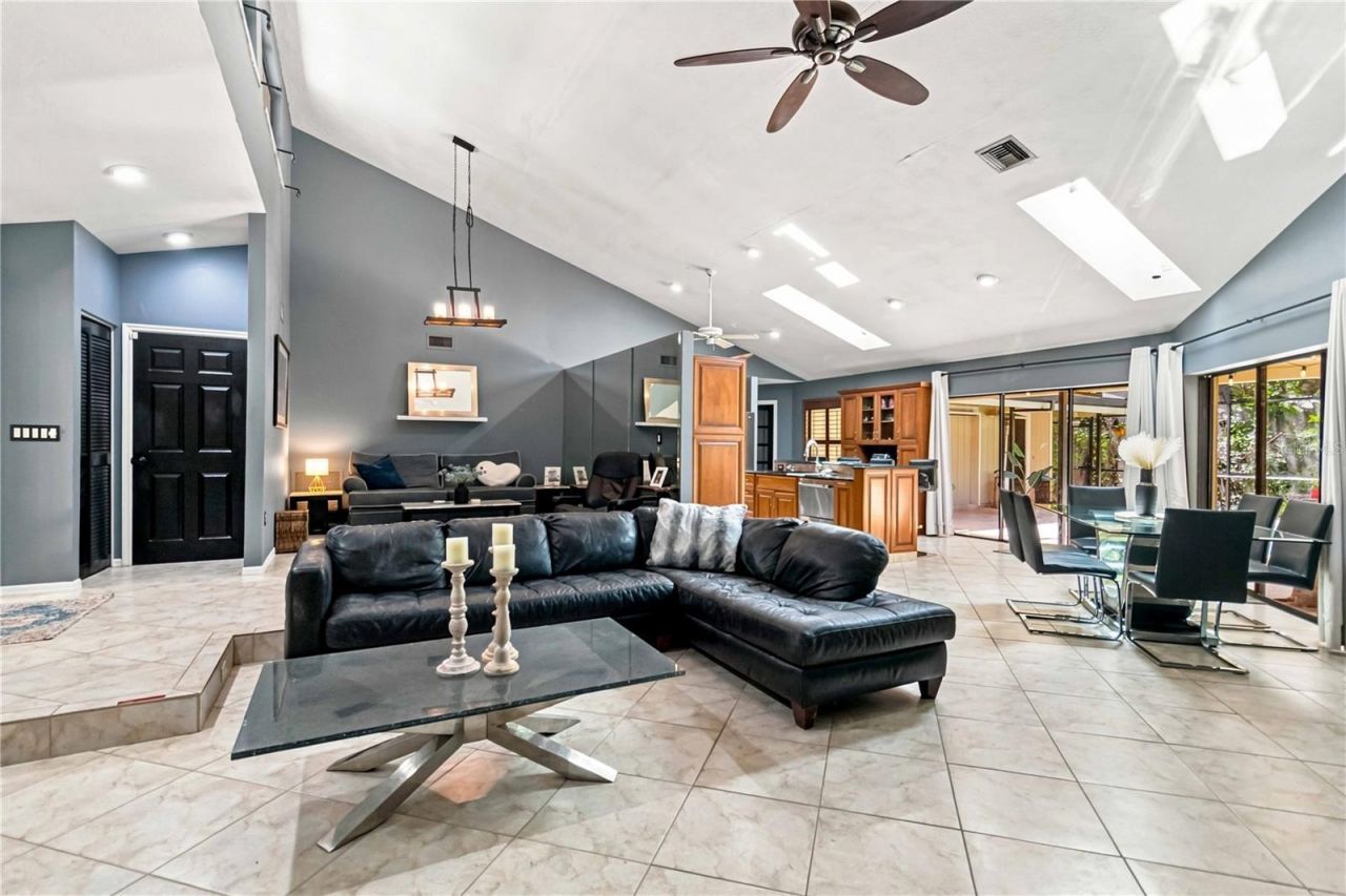 902 Drakeswood Court, Sarasota, FL 34232 Photo