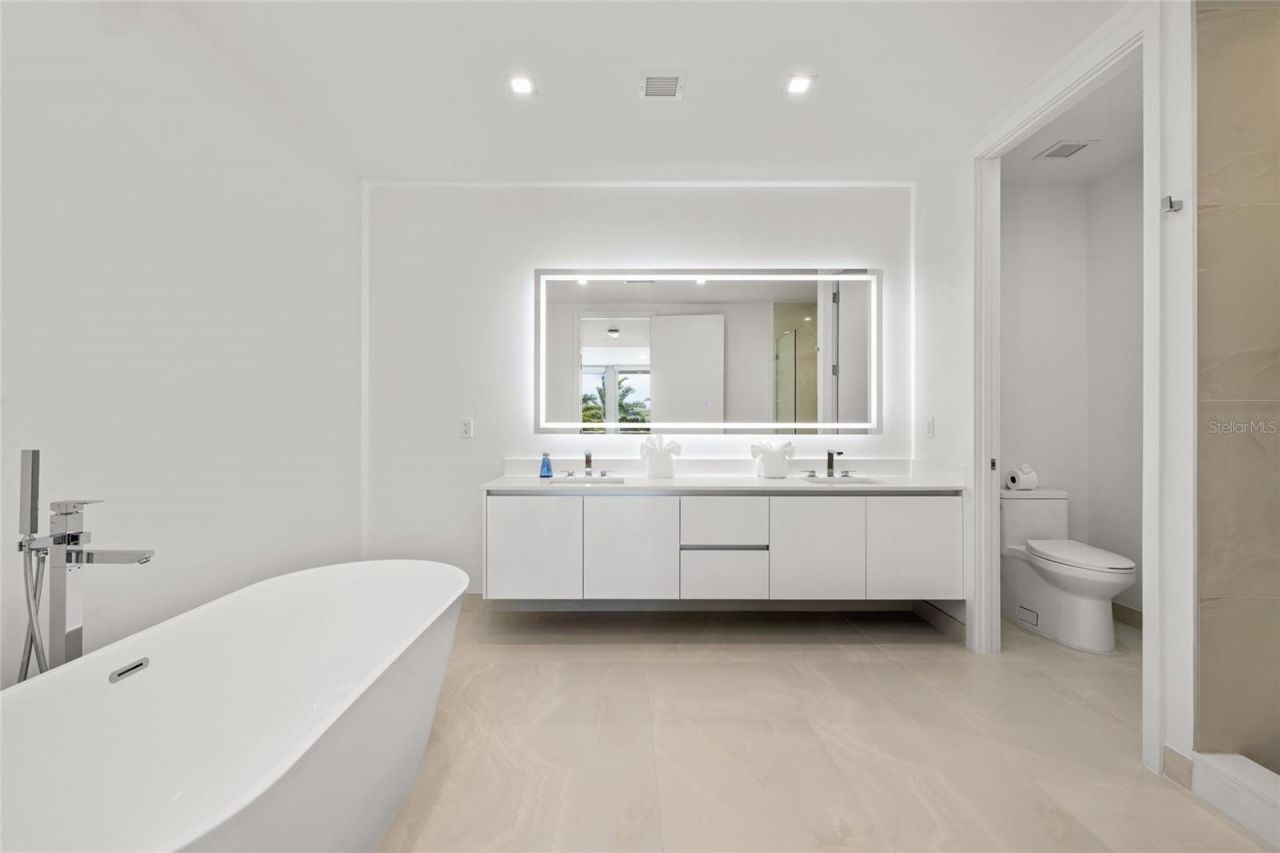 220 Lake Shore Drive, Unit 704, Lake Park, FL 33403 Photo