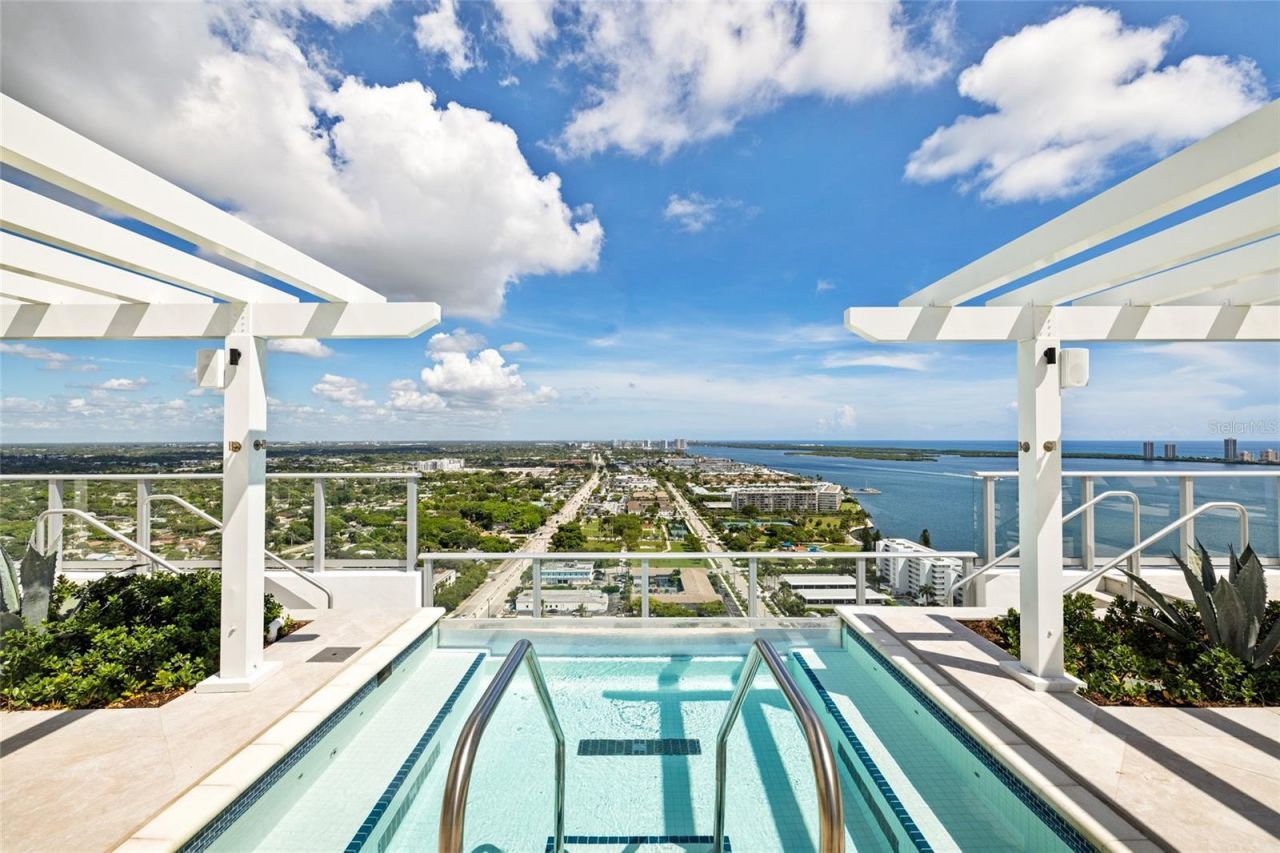 220 Lake Shore Drive, Unit 704, Lake Park, FL 33403 Photo